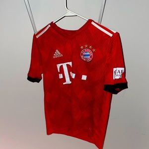 Adidas FC Bayern 2017-18 home jersey. Size: youth large